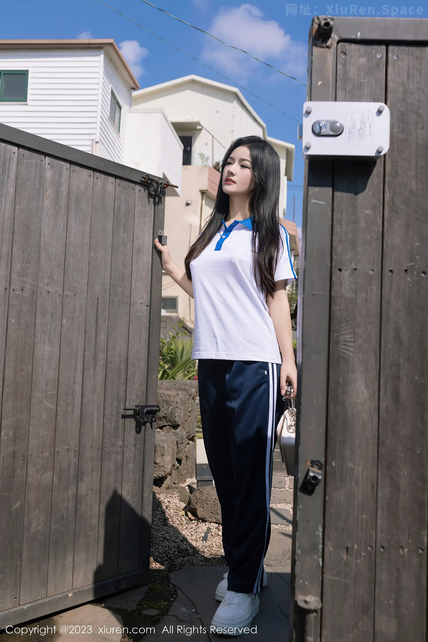 图片[2]-[XiuRen秀人网]VOL.7876 模特谭小灵性感学生角色装扮露黑色渔网秀惹火身材极致诱惑写真85P-秀人网官方网站